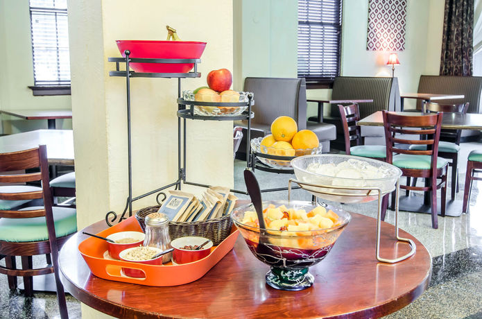 Imagen del bar/restaurante del Hotel Seville. Foto 6