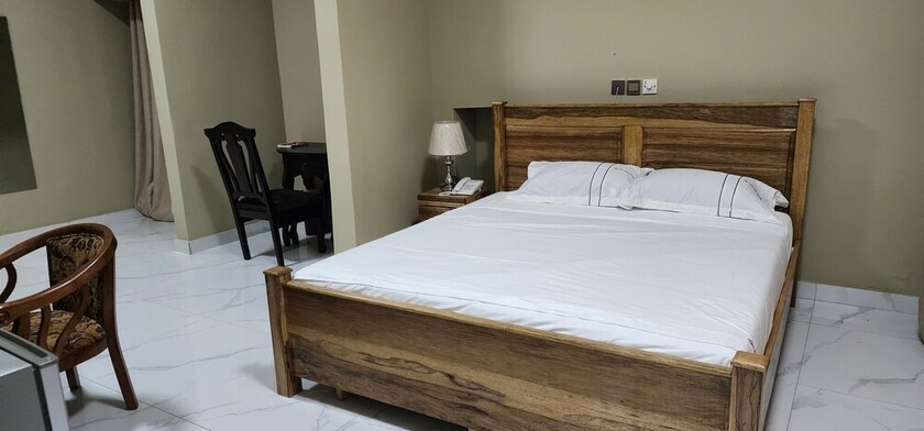 Imagen de la habitación del Hotel Sevista Plus. Foto 17
