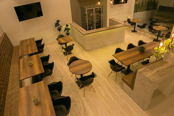 Imagen del bar/restaurante del Hotel Sexta Avenida Inn. Foto 3