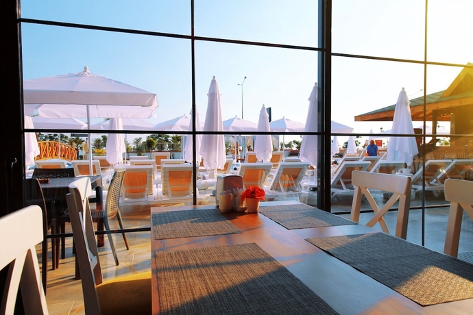 Imagen del bar/restaurante del Hotel Sey Beach Hotel & Spa. Foto 5