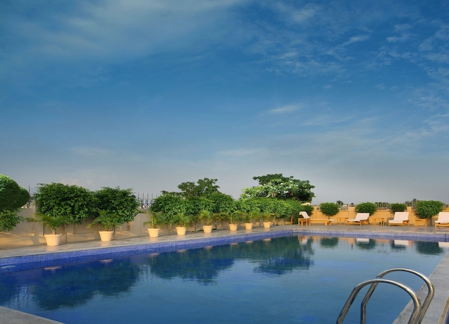 Imagen de la piscina del Hotel Seyfert Sarovar Premiere Dehradun. Foto 18