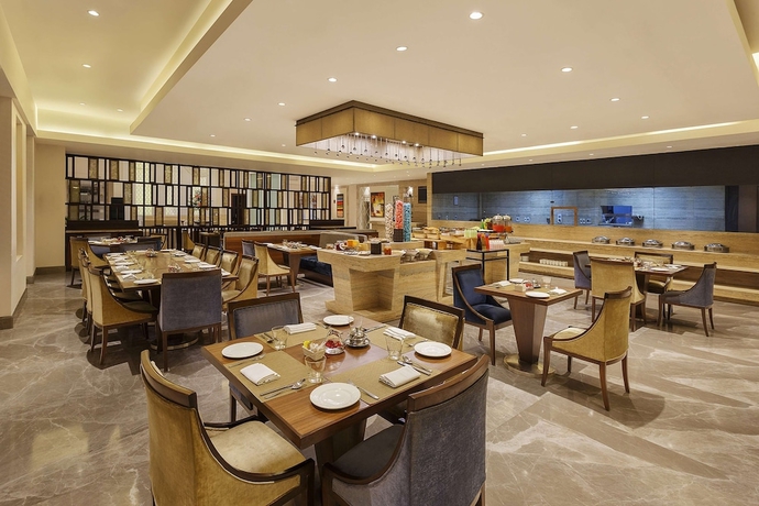 Imagen del bar/restaurante del Hotel Seyfert Sarovar Premiere Dehradun. Foto 3