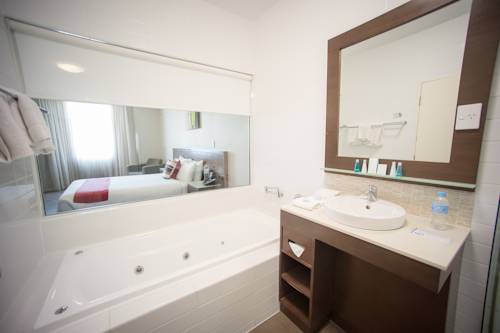 Imagen de la habitación del Hotel Sfera's Park Suites and Convention Centre. Foto 1