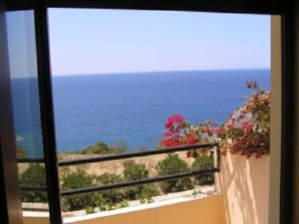 Imagen de la habitación del Hotel Sfinias. Foto 2