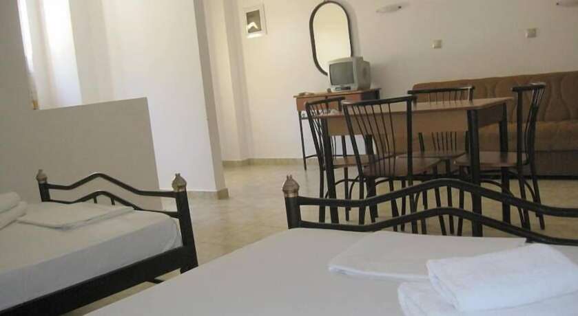 Imagen de la habitación del Hotel Sfinias. Foto 15