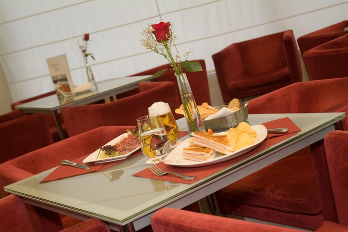 Imagen del bar/restaurante del Hotel Sh Valencia Palace. Foto 2