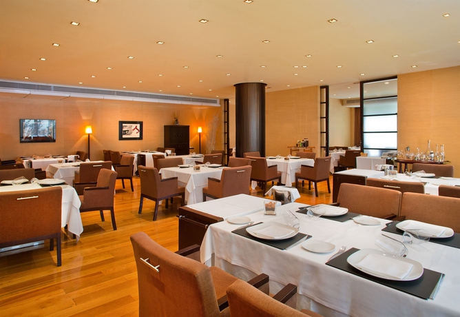 Imagen del bar/restaurante del Hotel Sh Valencia Palace. Foto 4