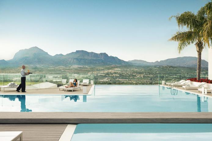 Imagen de la piscina del Hotel Sha Wellness Clinic. Foto 10