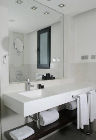 Imagen de la habitación del Hotel Sha Wellness Clinic. Foto 7