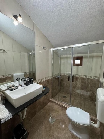Imagen de la habitación del Hotel Shadervan. Foto 4