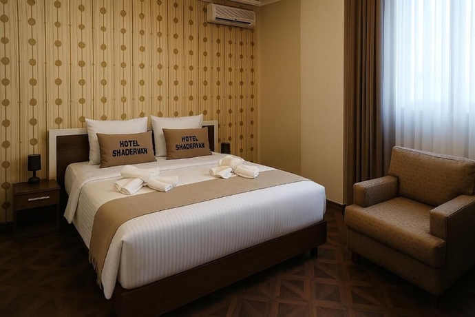 Imagen de la habitación del Hotel Shadervan. Foto 10