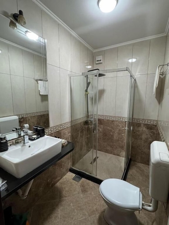Imagen de la habitación del Hotel Shadervan. Foto 13
