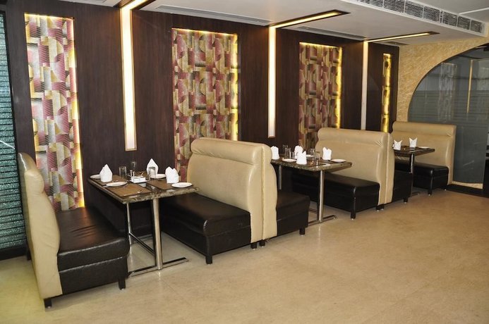 Imagen del bar/restaurante del Hotel Shagun, Zirakpur. Foto 7