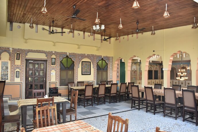 Imagen del bar/restaurante del Hotel Shahi Palace. Foto 18