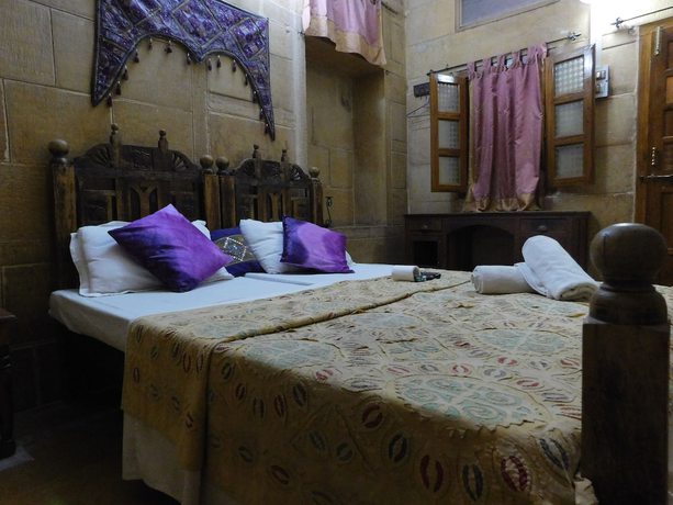 Imagen de la habitación del Hotel Shahi Palace, JAISALMER. Foto 2
