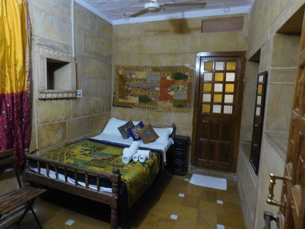 Imagen de la habitación del Hotel Shahi Palace, JAISALMER. Foto 4