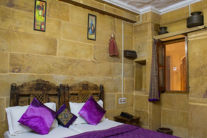 Imagen de la habitación del Hotel Shahi Palace, JAISALMER. Foto 7