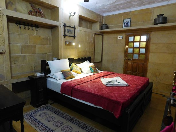Imagen de la habitación del Hotel Shahi Palace, JAISALMER. Foto 8