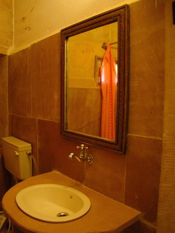 Imagen de la habitación del Hotel Shahi Palace, JAISALMER. Foto 9