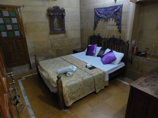 Imagen de la habitación del Hotel Shahi Palace, JAISALMER. Foto 11