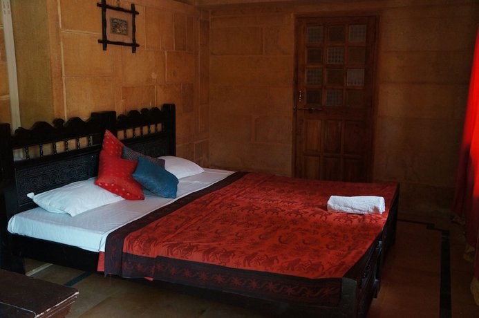 Imagen de la habitación del Hotel Shahi Palace, JAISALMER. Foto 15