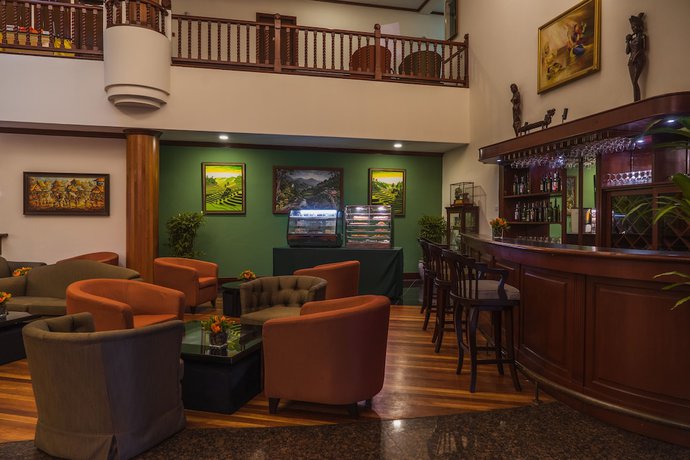 Imagen del bar/restaurante del Hotel Shah's Village Hotel. Foto 2