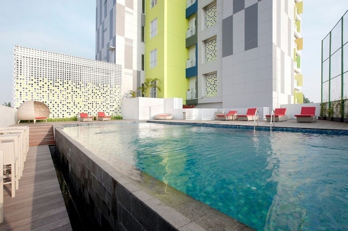Imagen de la piscina del Hotel Shakti Hotel Bandung. Foto 17