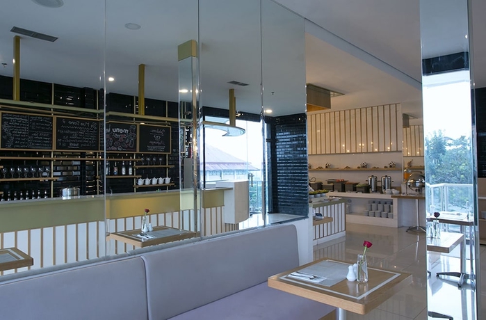 Imagen del bar/restaurante del Hotel Shakti Hotel Bandung. Foto 2