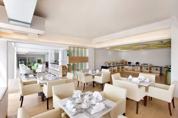 Imagen del bar/restaurante del Hotel Shakti Hotel Bandung. Foto 3