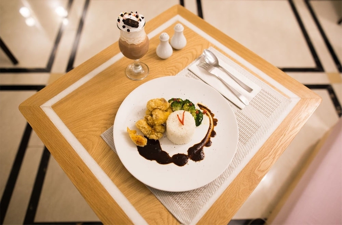 Imagen del bar/restaurante del Hotel Shakti Hotel Bandung. Foto 5