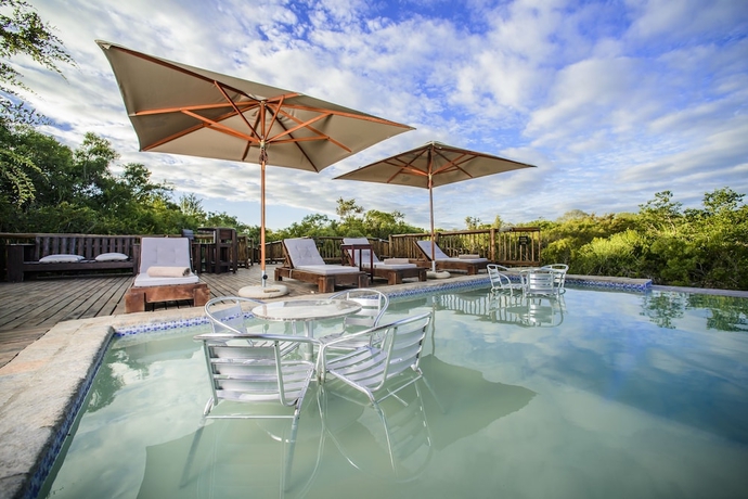 Imagen de la piscina del Hotel Shalati Kruger Lodge. Foto 17