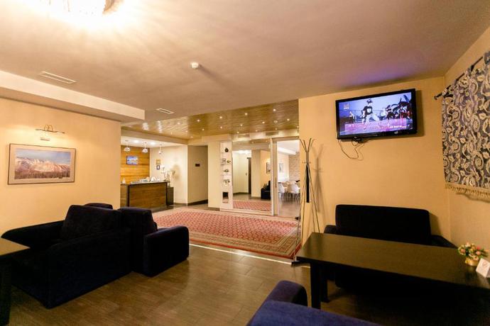 Imagen de los interiores del Hotel Shale. Foto 7