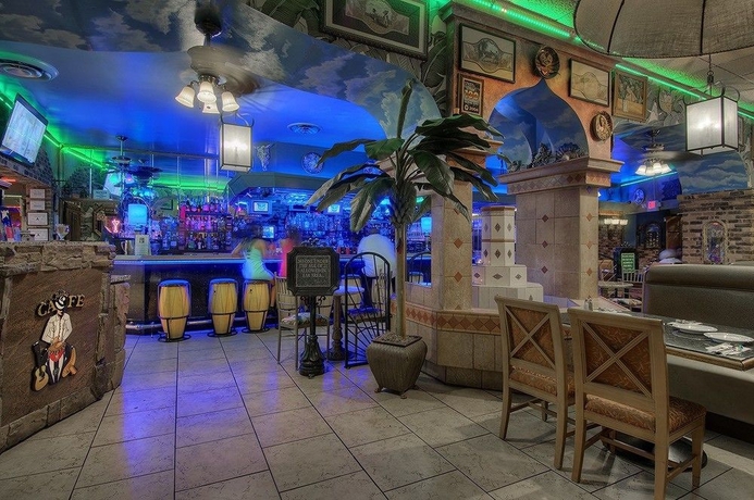 Imagen del bar/restaurante del Hotel Shalimar Of Las Vegas. Foto 3