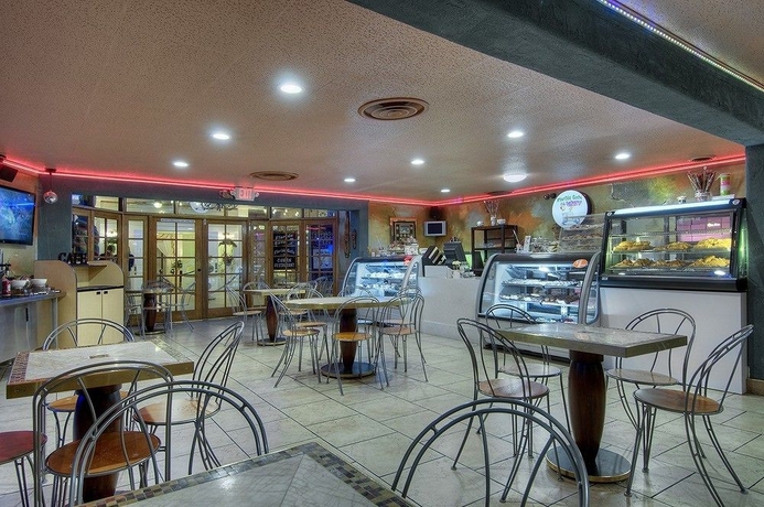 Imagen del bar/restaurante del Hotel Shalimar Of Las Vegas. Foto 4
