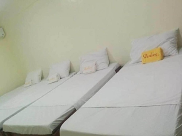 Imagen de la habitación del Hotel Shalom Guest House And Resto Bar. Foto 10