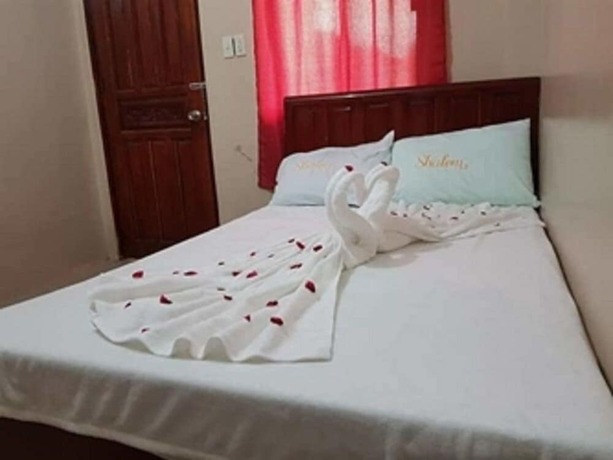 Imagen de la habitación del Hotel Shalom Guest House And Resto Bar. Foto 11