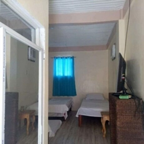 Imagen de la habitación del Hotel Shalom Guest House And Resto Bar. Foto 13