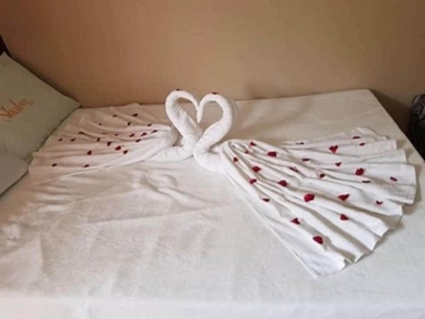 Imagen de la habitación del Hotel Shalom Guest House And Resto Bar. Foto 14