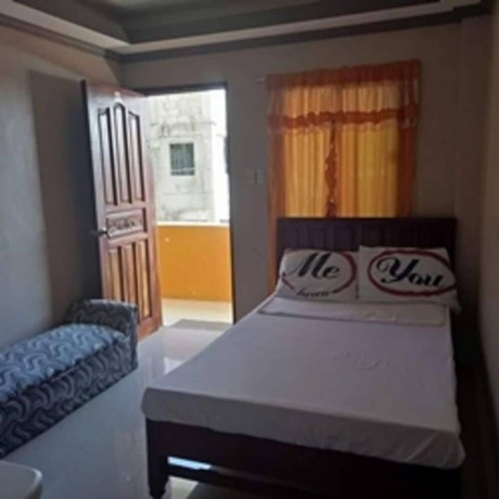 Imagen de la habitación del Hotel Shalom Guest House And Resto Bar. Foto 17