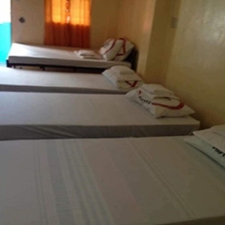 Imagen de la habitación del Hotel Shalom Guest House And Resto Bar. Foto 19