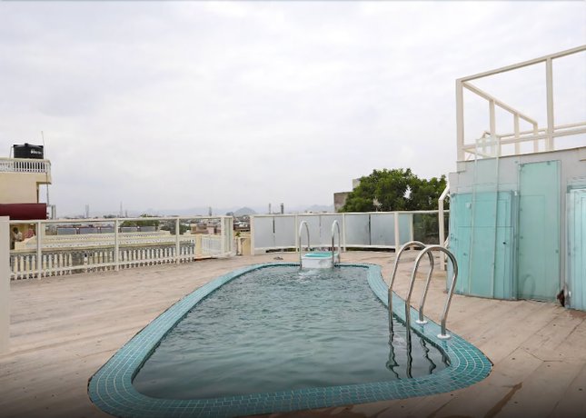 Imagen de la piscina del Hotel Shambhu Villas. Foto 10