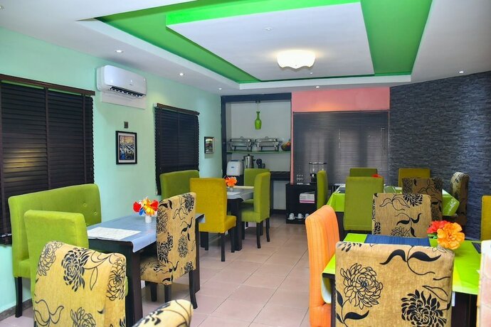 Imagen del bar/restaurante del Hotel Shamrock Manor The Residence Benin City. Foto 17