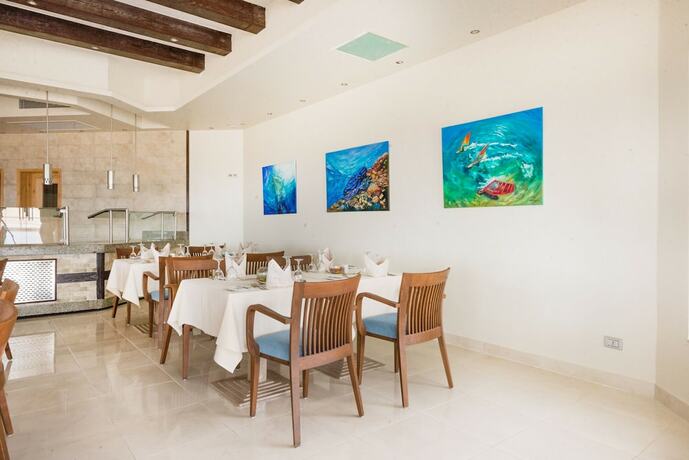 Imagen del bar/restaurante del Hotel Shams Lodge Water Sport Resort. Foto 18
