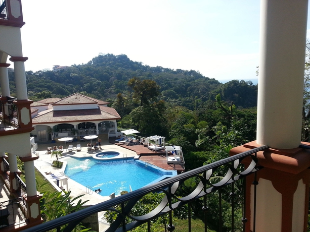 Imagen de la piscina del Hotel Shana By The Beach Manuel Antonio. Foto 15