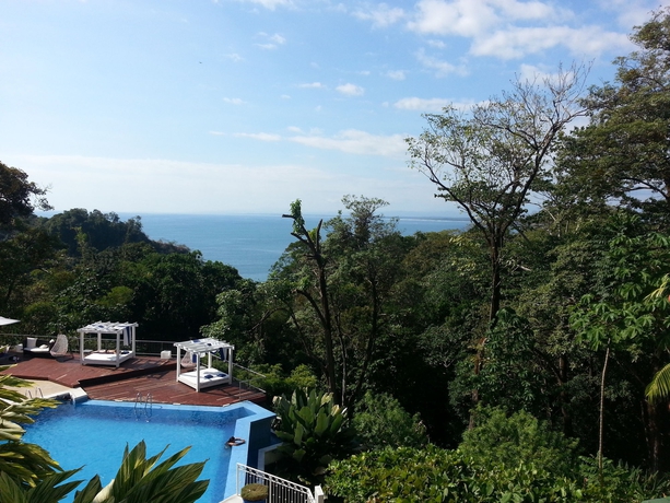 Imagen de la piscina del Hotel Shana By The Beach Manuel Antonio. Foto 16