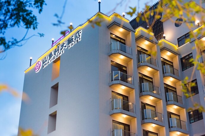 Imagen de los exteriores del Hotel Shandori. Foto 25