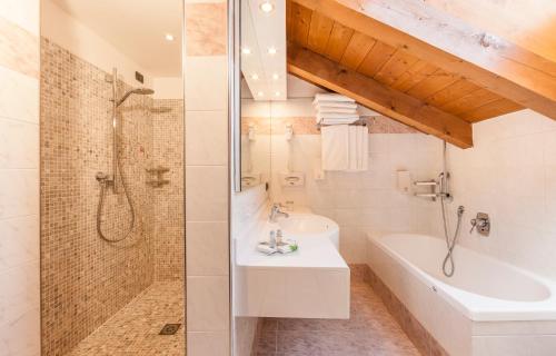 Imagen de la habitación del Hotel Shandranj. Foto 7