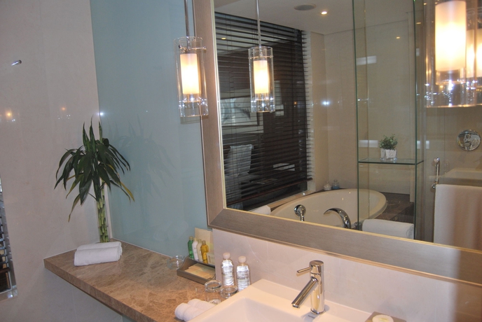 Imagen de la habitación del Hotel Shanghai Baixia Pagoda. Foto 7