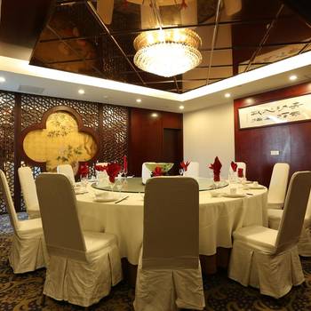 Imagen del bar/restaurante del Hotel Shanghai Hongqiao Huangxin International. Foto 2