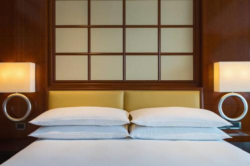 Imagen de la habitación del Hotel Shanghai Marriott Marquis City Centre. Foto 8